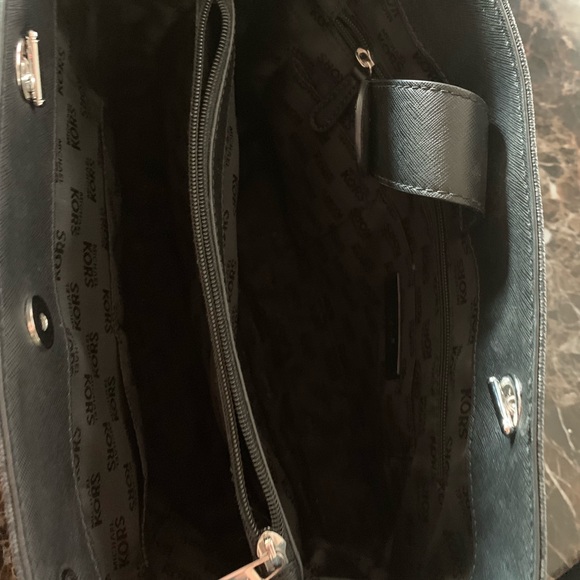 Michael Kors - Picture 2 of 3